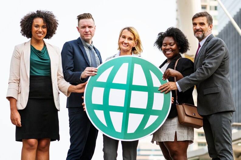 [fpdl.in]_successful-and-connected-business-people_53876-13592_medium.jpg